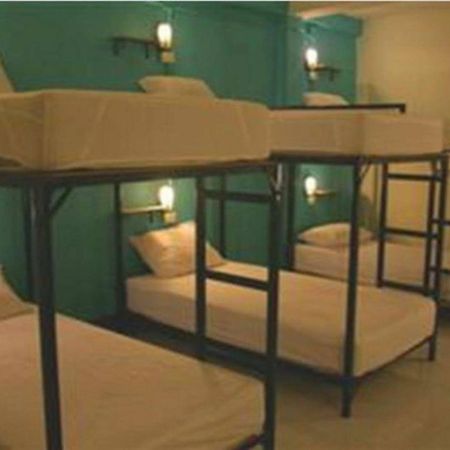Patong Backpacker Hostel Екстериор снимка