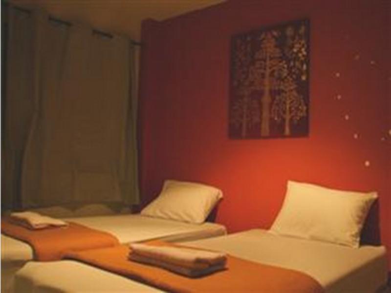 Patong Backpacker Hostel Екстериор снимка