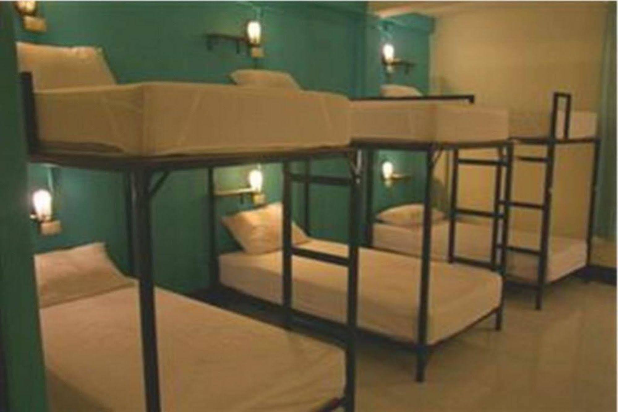Patong Backpacker Hostel Екстериор снимка